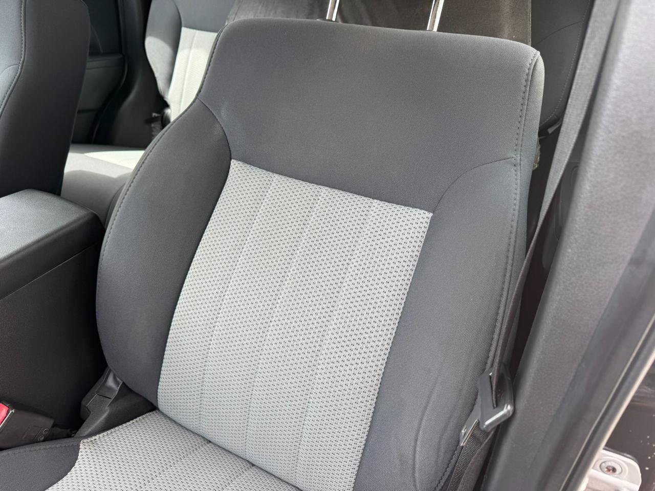 Used 2010 Jeep Liberty Sport AWD/4WD image 27