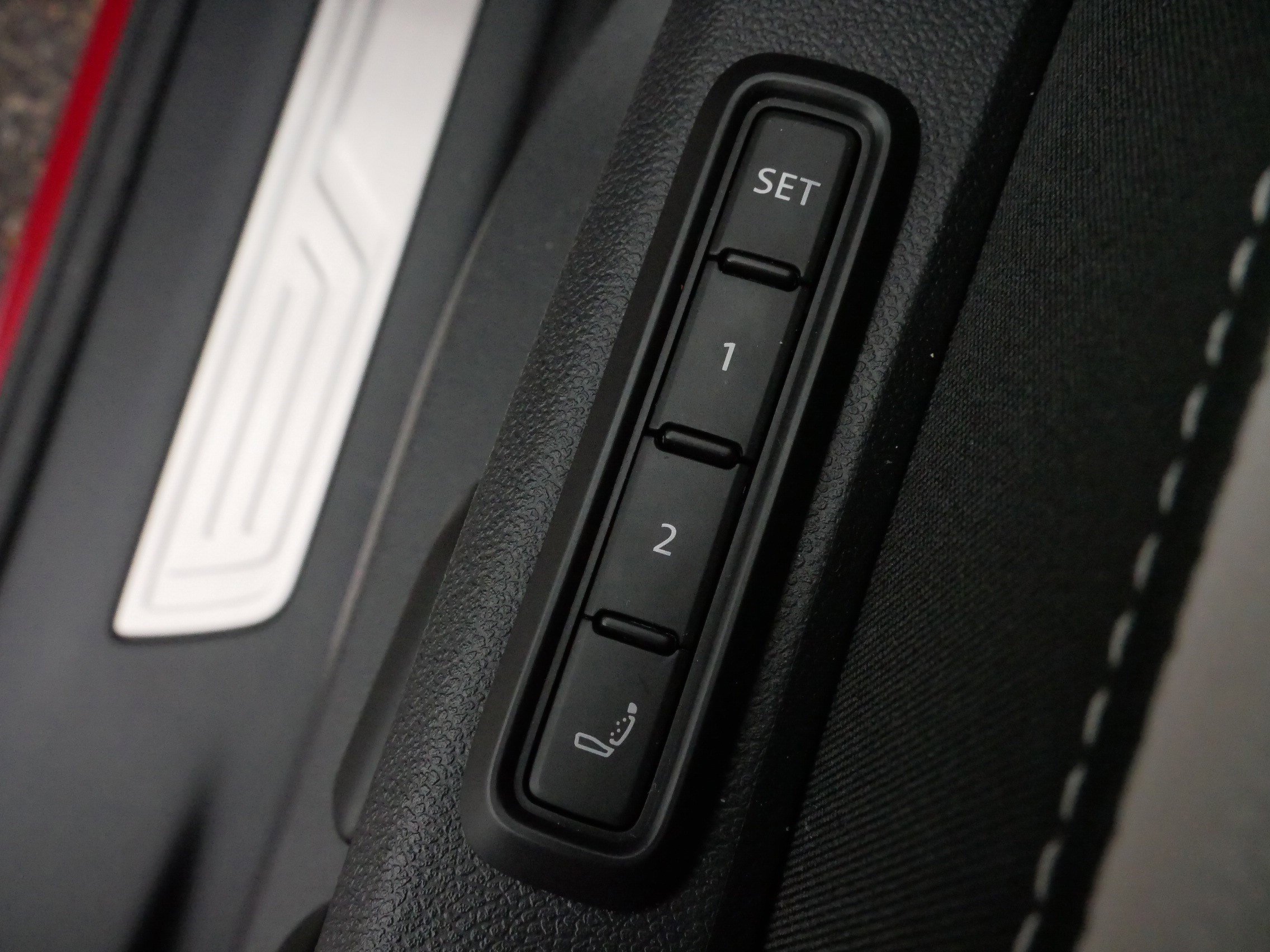 Certified 2025 Volkswagen Atlas Cross Sport SEL Premium R-Line image 33