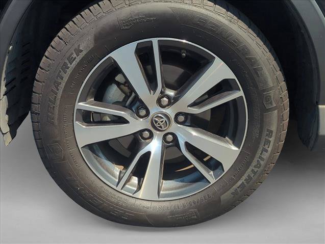 Used 2018 Toyota RAV4 XLE FWD image 16