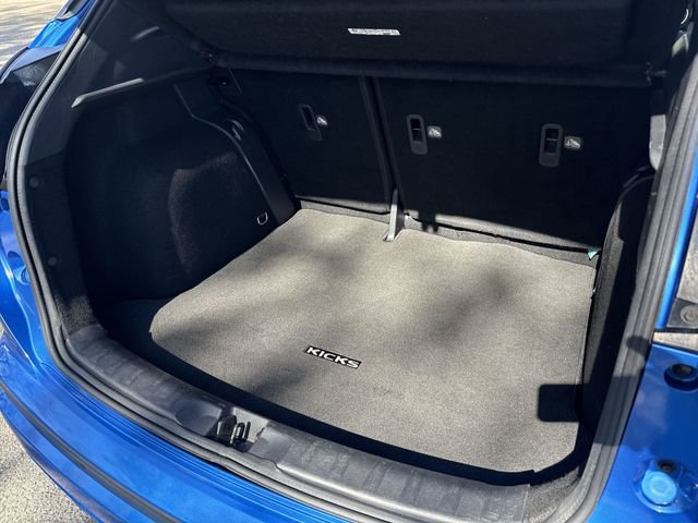 Used 2023 Nissan Kicks SR w/ SR Premium Package FWD image 12