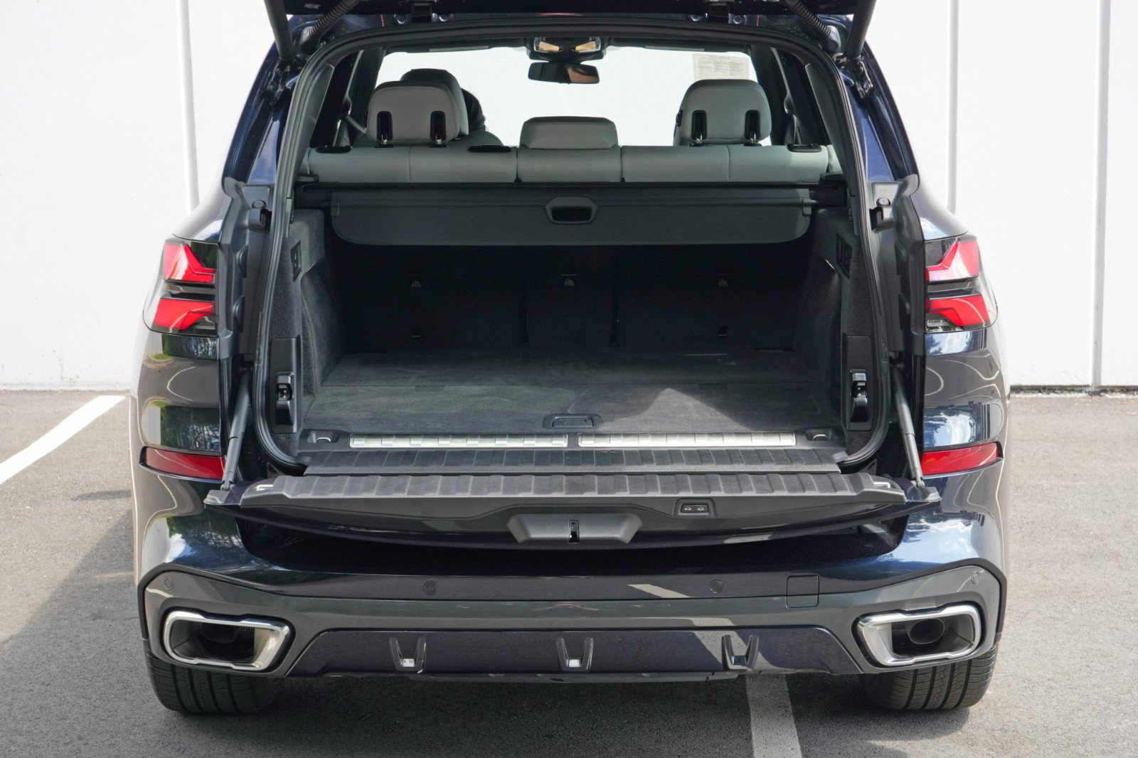 Used 2024 BMW X5 xDrive50e w/ M Sport Package AWD/4WD image 10