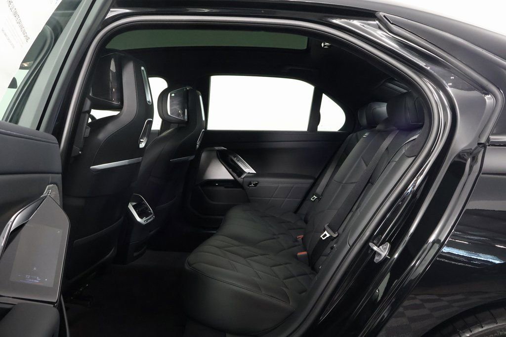 New 2026 BMW 760i xDrive w/ Executive Package image 6