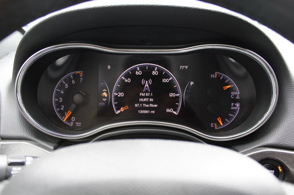 Used 2017 Jeep Grand Cherokee Altitude RWD image 14