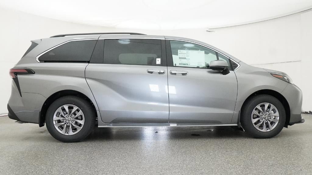 New 2026 Toyota Sienna XLE FWD image 27