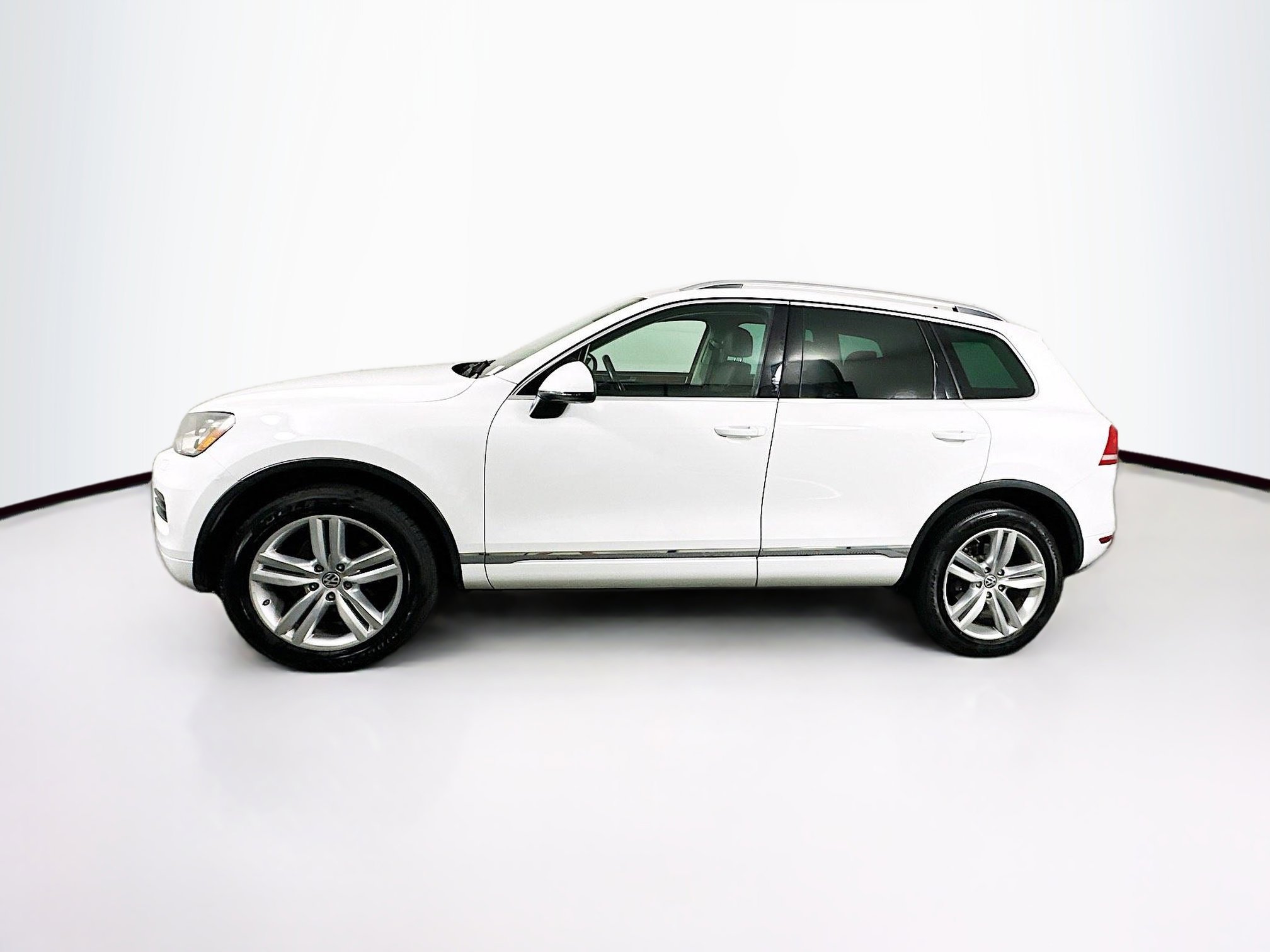 Used 2012 Volkswagen Touareg Sport AWD/4WD image 4