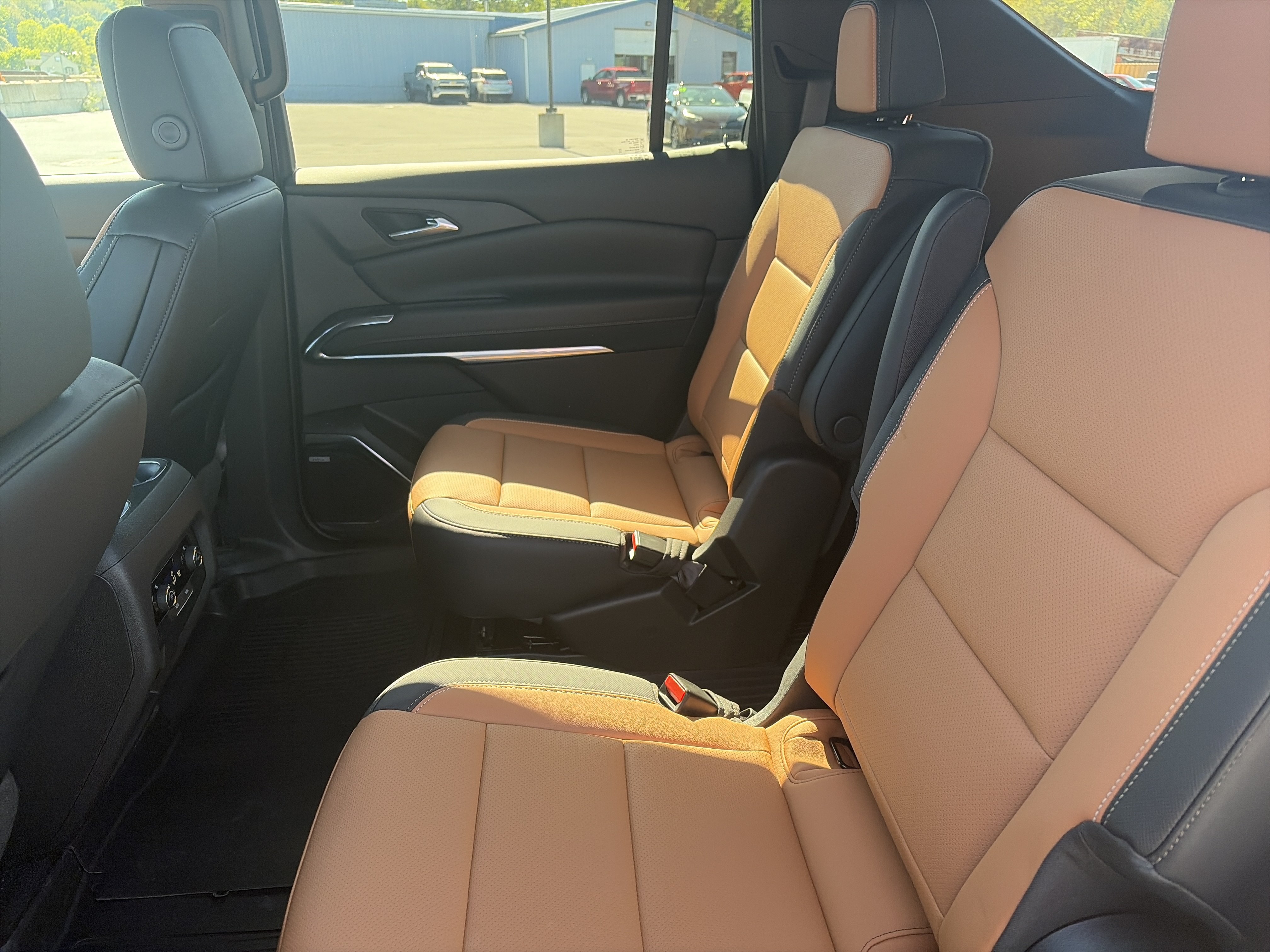 New 2027 Chevrolet Traverse Z71 w/ Enhanced Driving Package AWD/4WD image 25