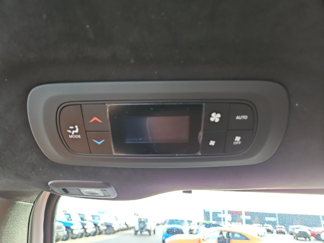 New 2026 Chrysler Pacifica Pinnacle w/ Trailer Tow Group FWD image 16