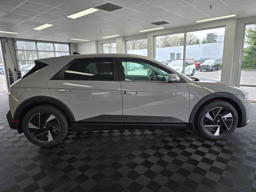 New 2026 Hyundai Ioniq 5 SE image 4