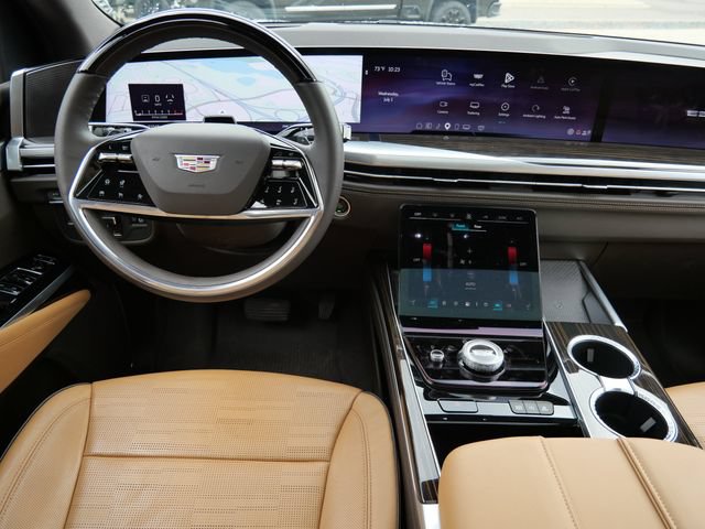 Used 2025 Cadillac Escalade ESV Premium Luxury w/ LPO, Floor Liner Package AWD/4WD image 19