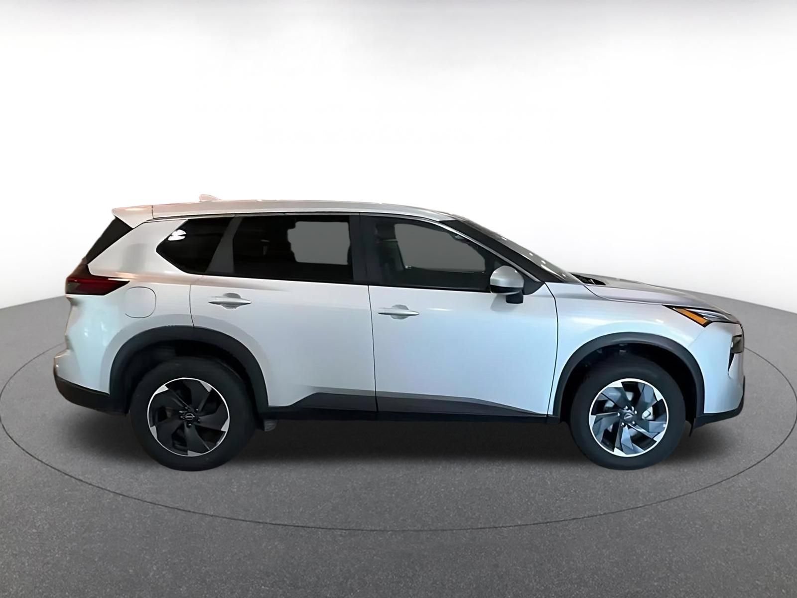 Used 2025 Nissan Rogue SV AWD/4WD image 10