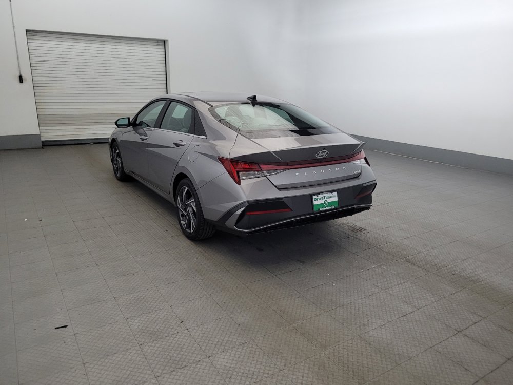 Used 2025 Hyundai Elantra Limited FWD image 5