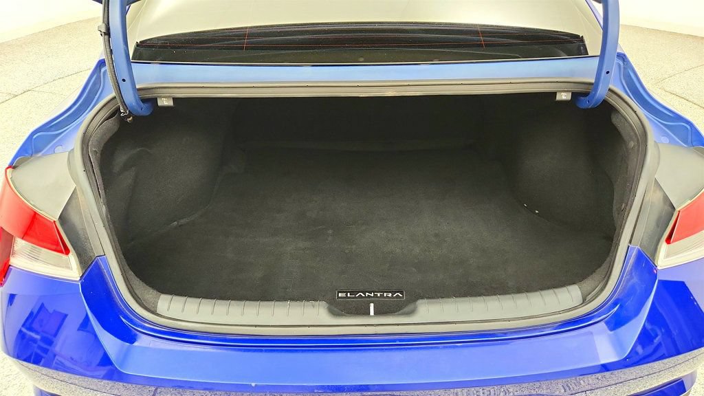 Used 2022 Hyundai Elantra SEL w/ Convenience Package FWD image 21