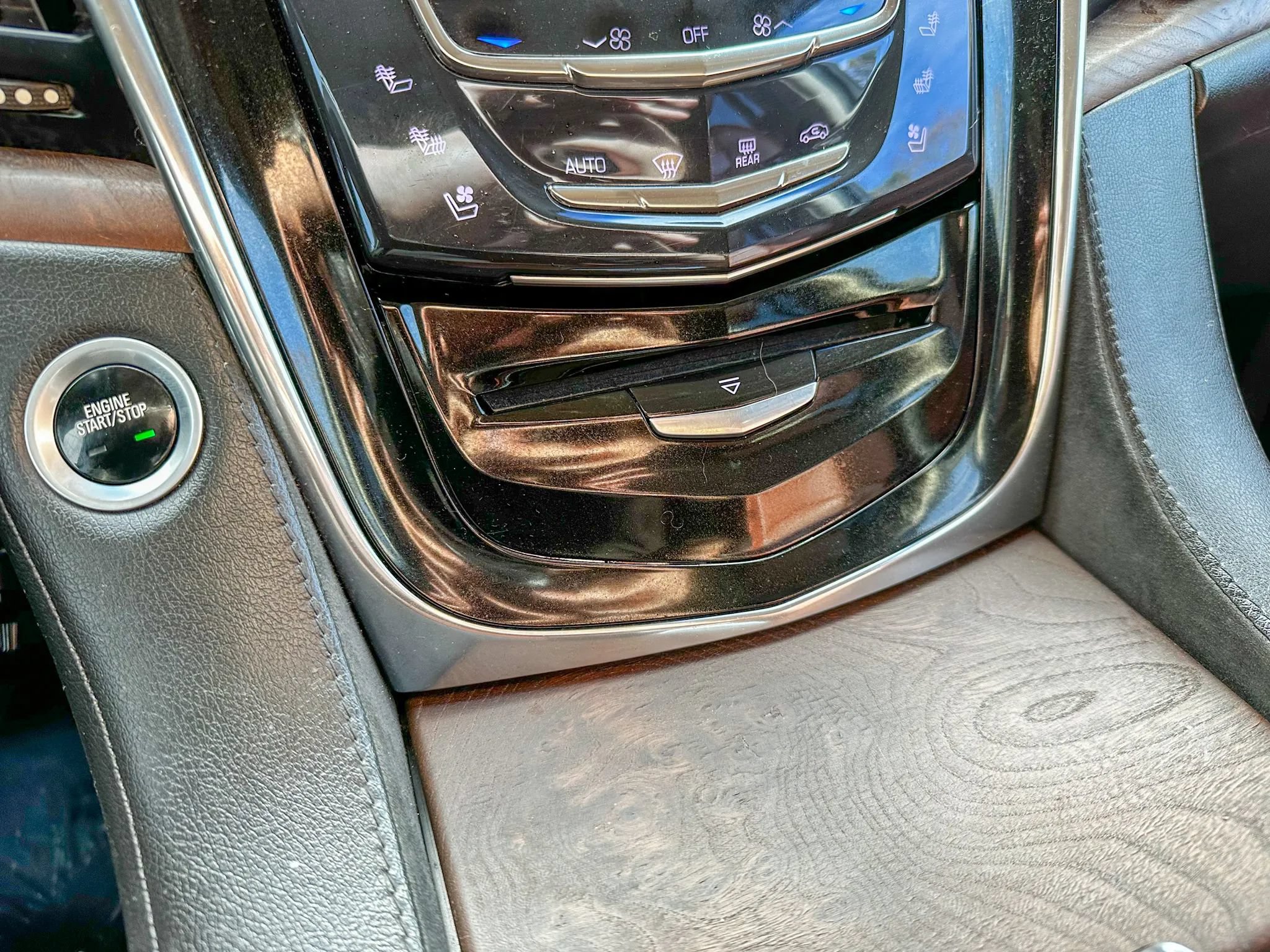 Used 2016 Cadillac Escalade Premium AWD/4WD image 21