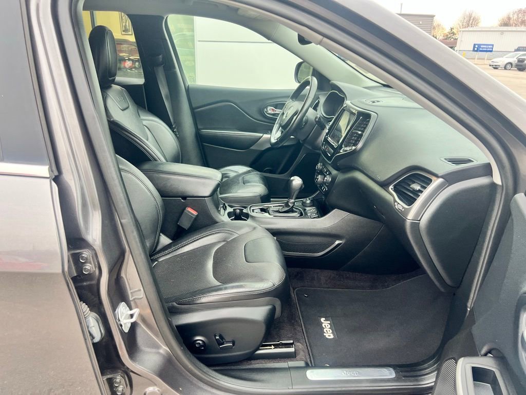 Used 2019 Jeep Cherokee Limited image 29