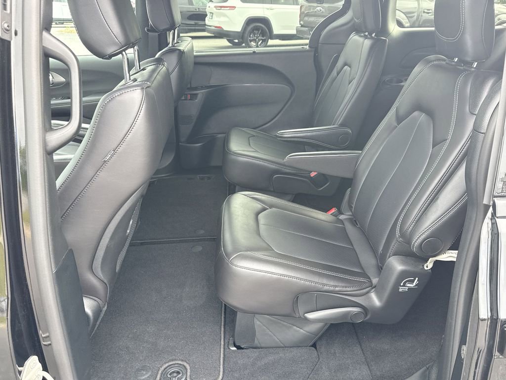 Used 2026 Chrysler Pacifica Select w/ S Appearance Package FWD image 10