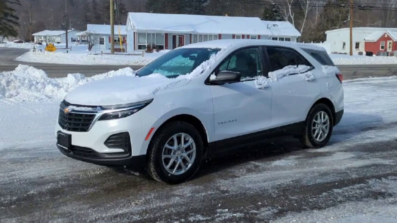 Certified 2023 Chevrolet Equinox LS w/ LS Convenience Package AWD/4WD image 4