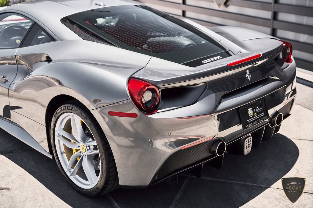 Used 2018 Ferrari 488 GTB RWD image 11