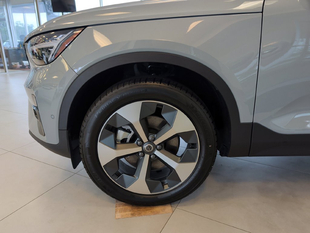 New 2026 Volvo XC40 B5 Plus w/ Protection Package Premier AWD/4WD image 33