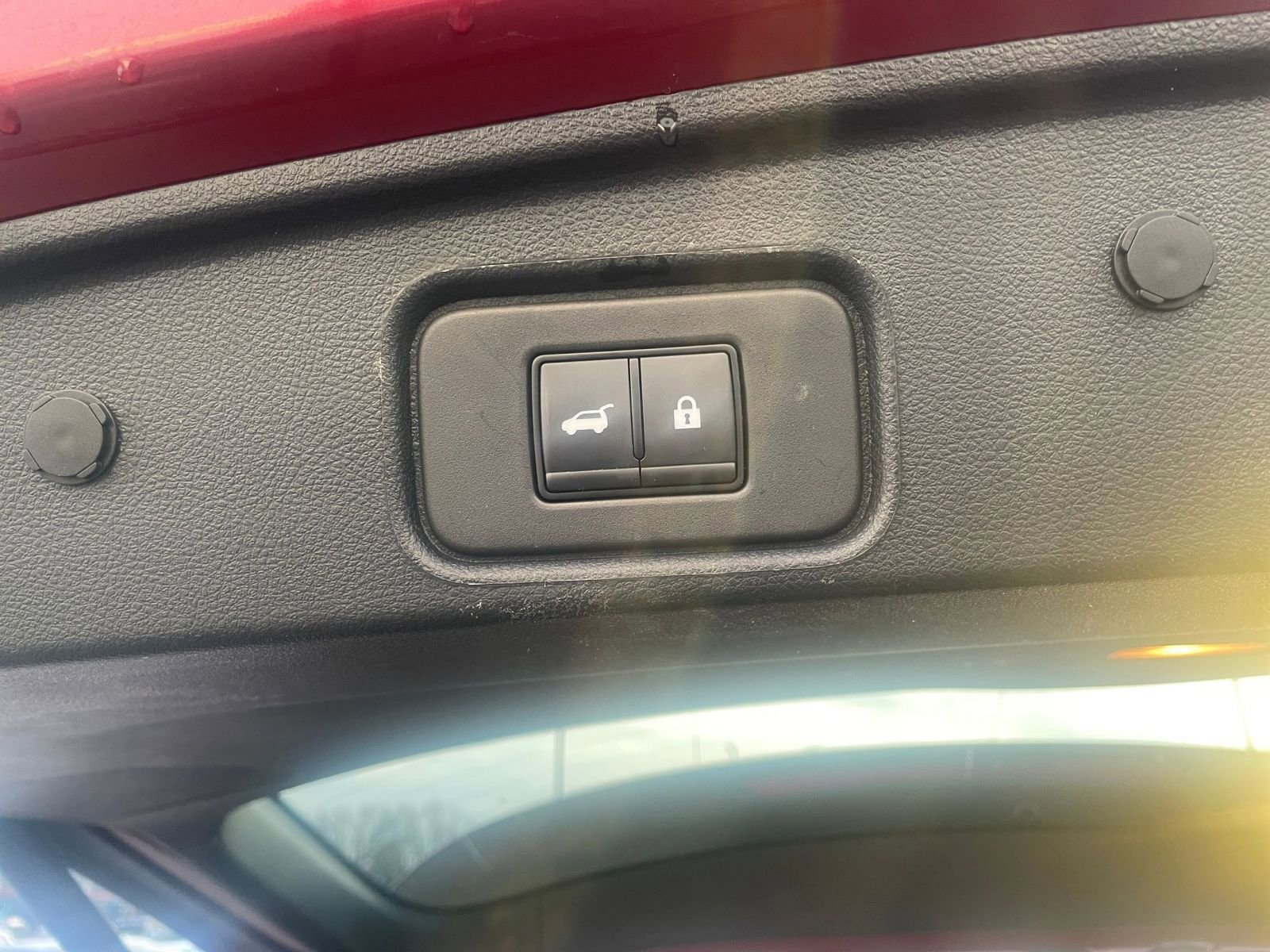 Used 2025 Nissan Pathfinder SV image 23