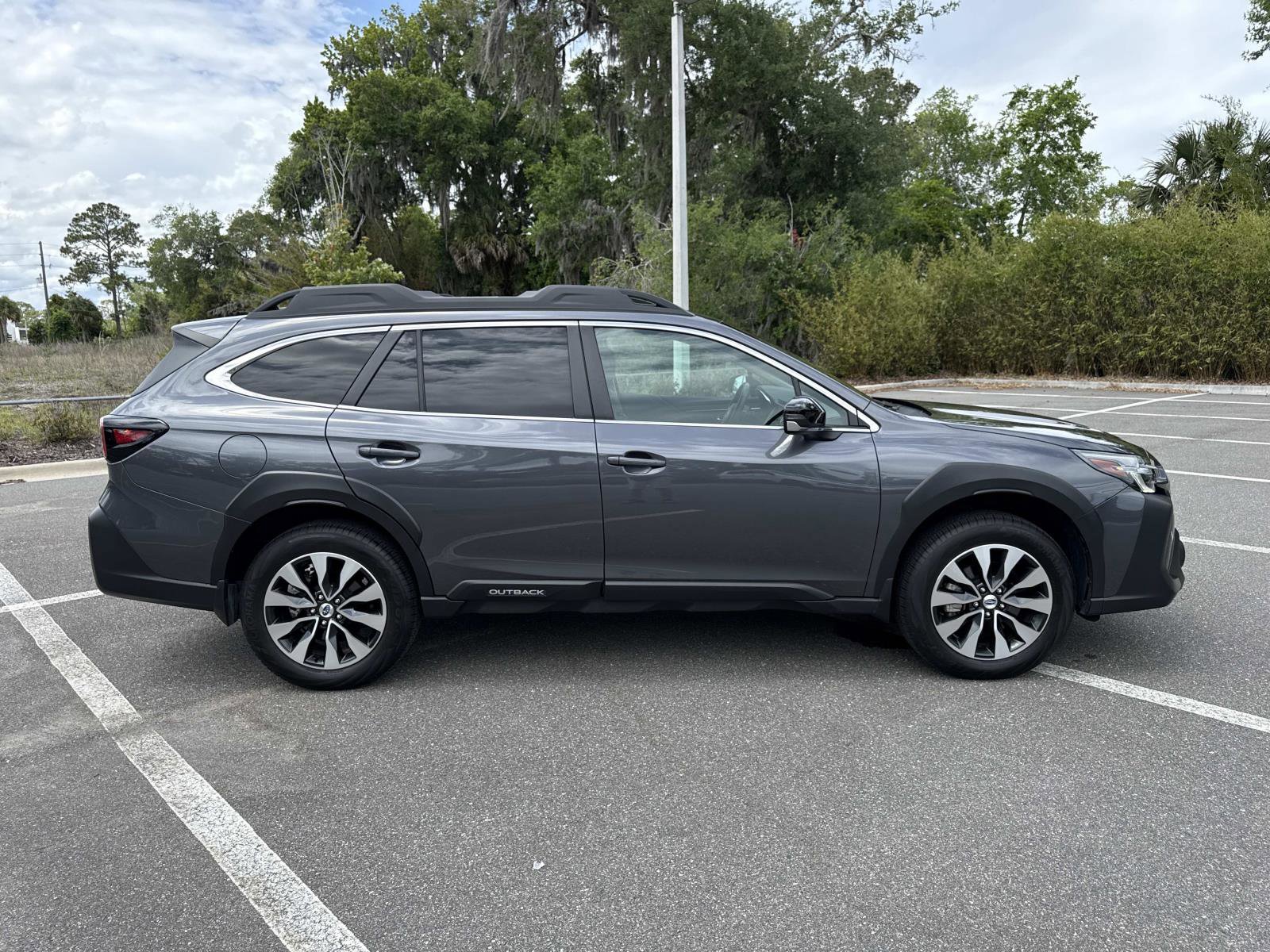 Used 2025 Subaru Outback Limited w/ Popular Package #2 AWD/4WD image 2