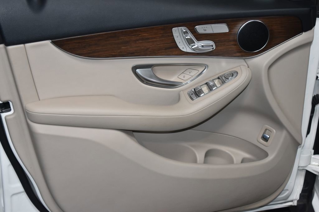 Used 2022 Mercedes-Benz GLC 300 4MATIC image 4