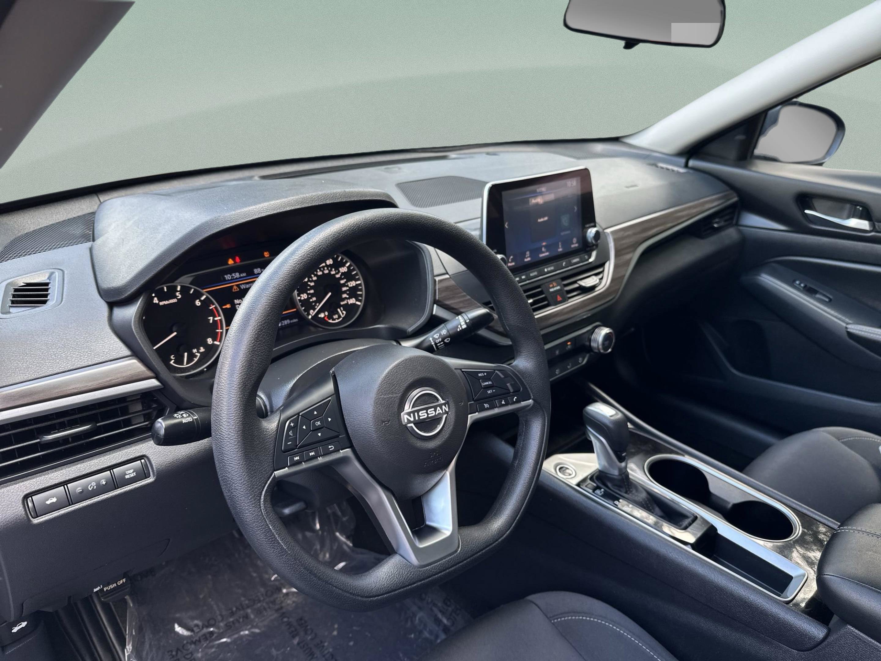 Used 2024 Nissan Altima 2.5 SV FWD image 25