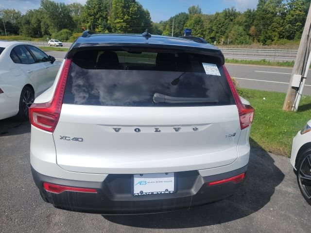 Used 2022 Volvo XC40 T5 R-Design AWD/4WD image 3