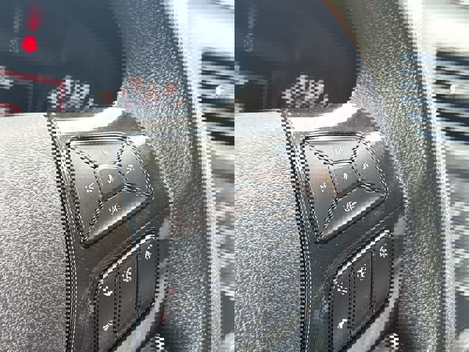 Used 2018 Ford Explorer XLT image 24