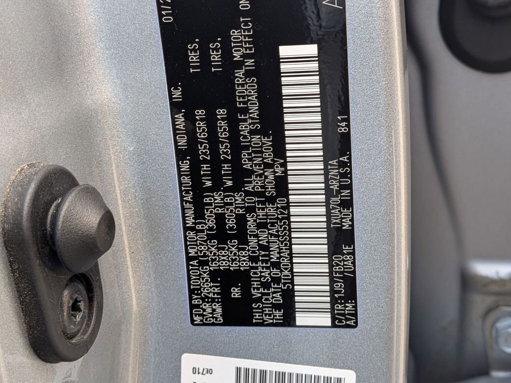 Used 2025 Toyota Highlander LE image 34