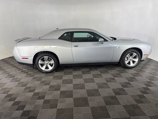 Used 2022 Dodge Challenger SXT RWD image 6