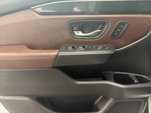Used 2025 Honda Pilot Elite image 27