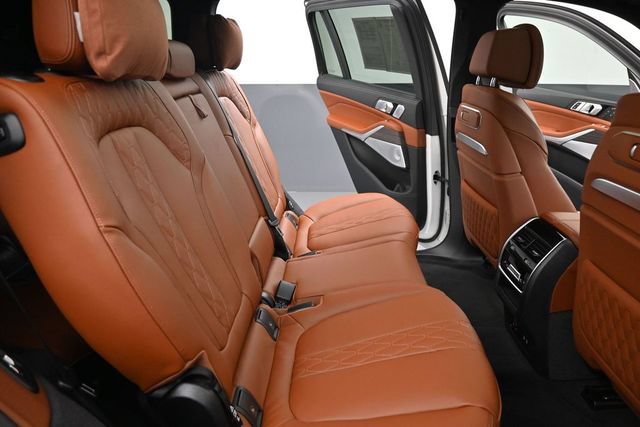 Used 2025 BMW X7 M60i AWD/4WD image 25