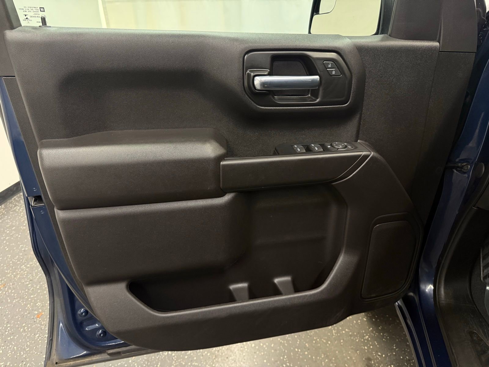 Used 2023 Chevrolet Silverado 1500 Custom Trail Boss w/ LPO, Dark Essentials Package image 9