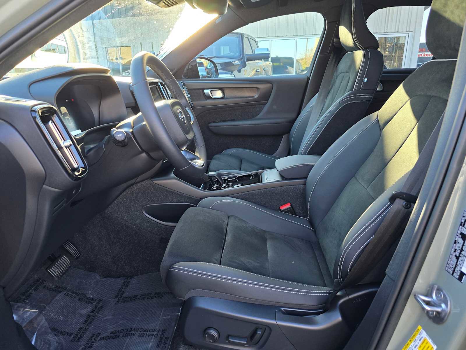 Used 2023 Volvo XC40 Recharge Plus w/ Protection Package Premier image 20