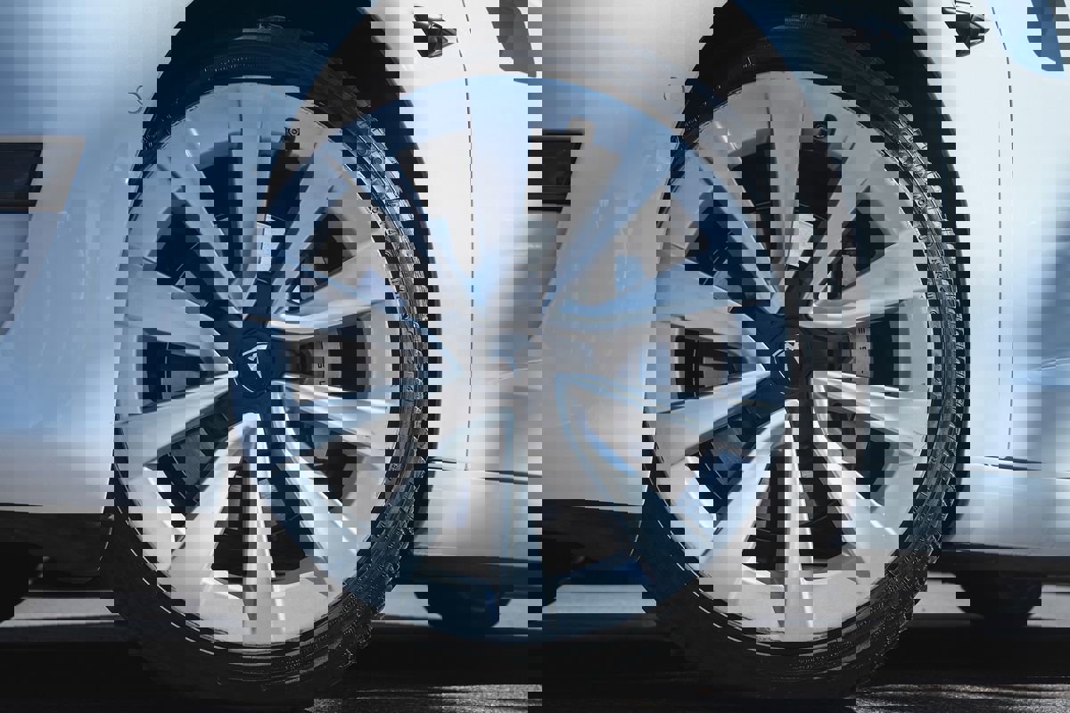 Used 2021 Tesla Model 3 Standard Range Plus image 2