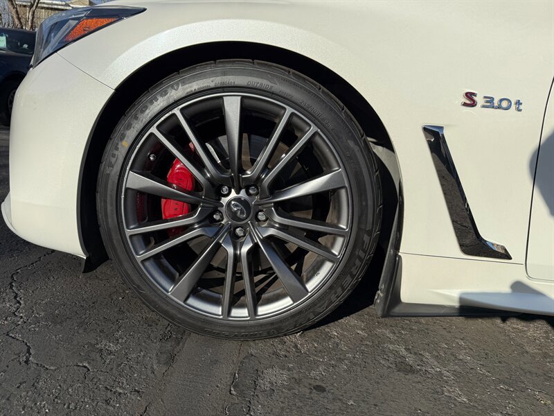 Used 2017 INFINITI Q60 Red Sport 400 image 9