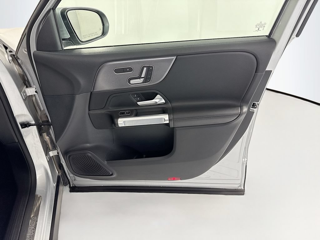 Used 2023 Mercedes-Benz GLB 250 image 25