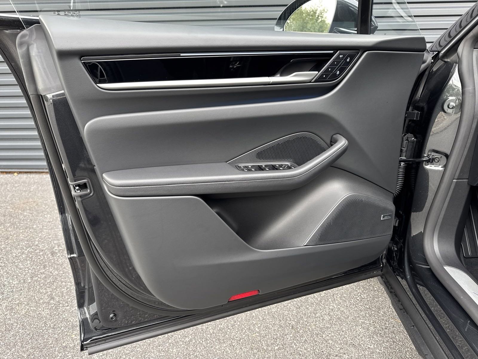 New 2025 Porsche Macan 4 Electric image 15