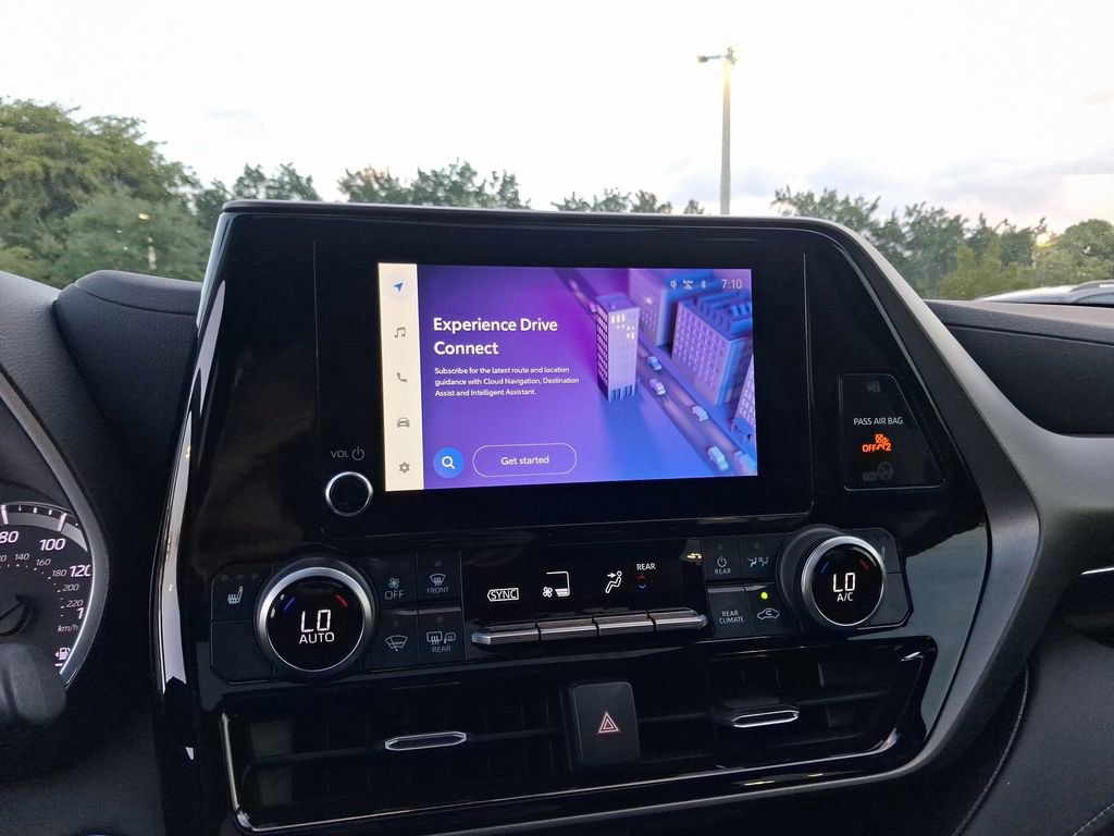 Used 2023 Toyota Highlander XLE FWD image 19