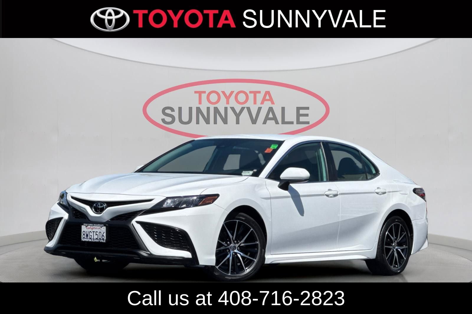 Used 2021 Toyota Camry SE w/ Carpet Mat Package (TMS) FWD image 2