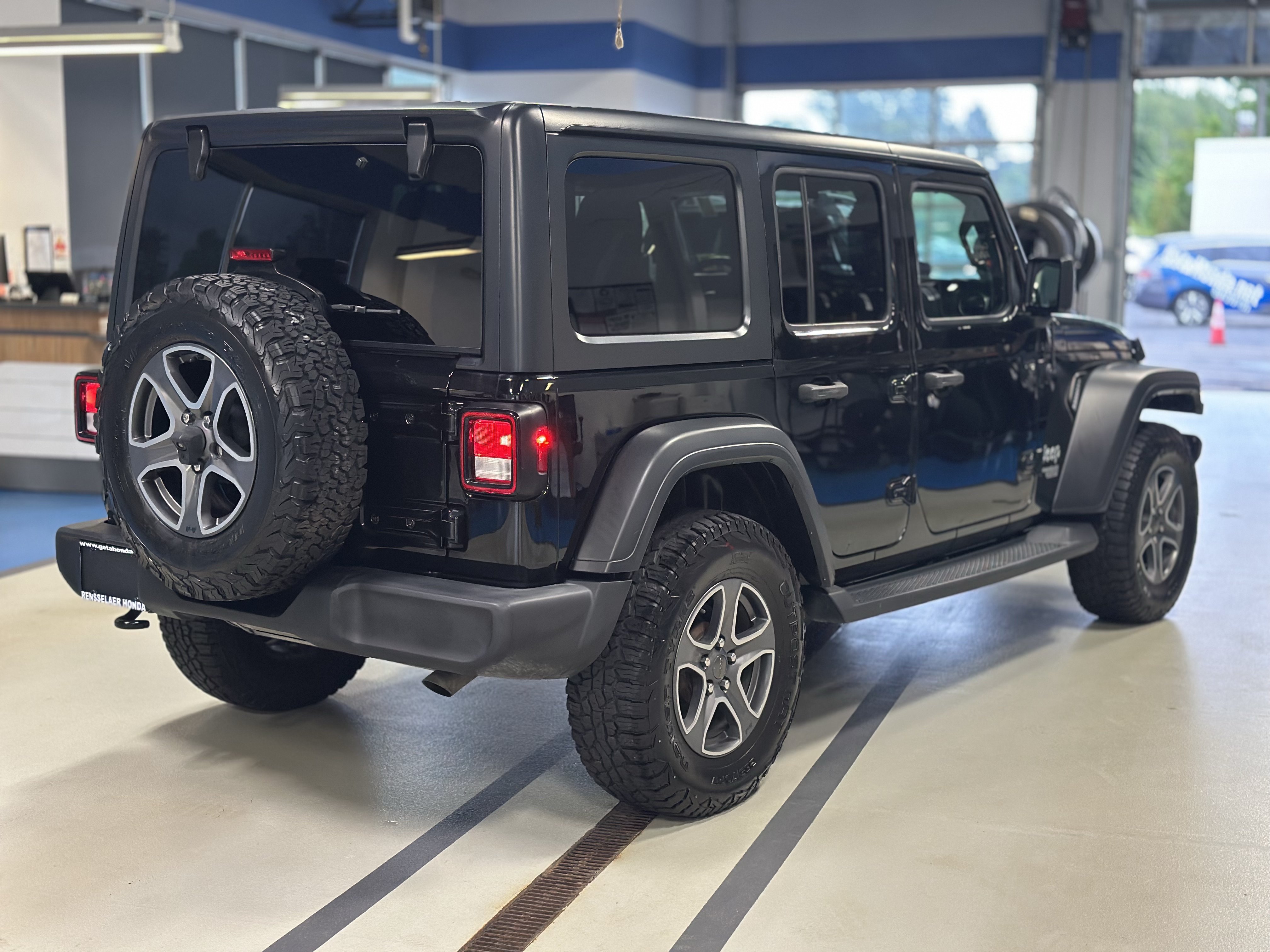 Used 2018 Jeep Wrangler Unlimited Sport S AWD/4WD image 5