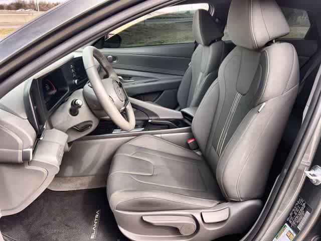 Used 2025 Hyundai Elantra Sport image 11