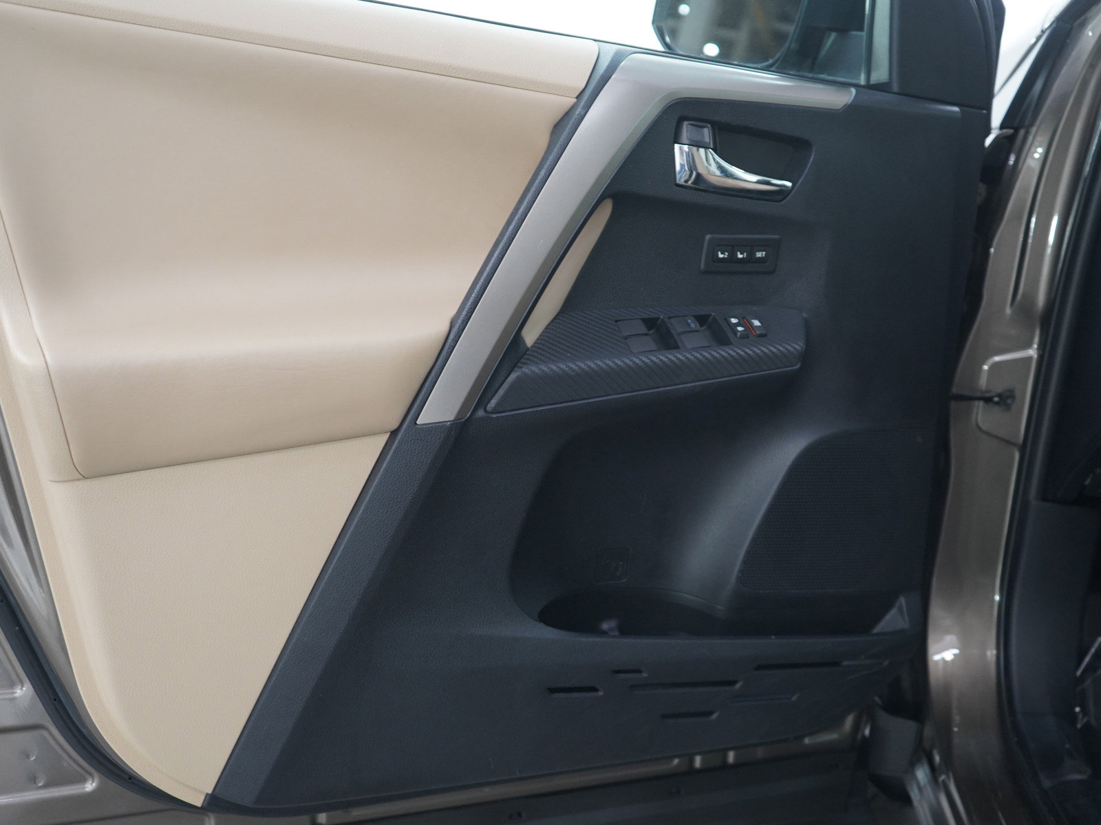 Used 2013 Toyota RAV4 Limited image 18