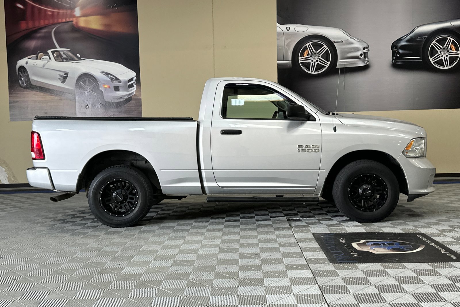 Used 2017 RAM 1500 Express image 3