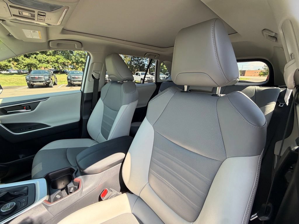 Used 2019 Toyota RAV4 Limited w/ Advanced Technology Package AWD/4WD image 7