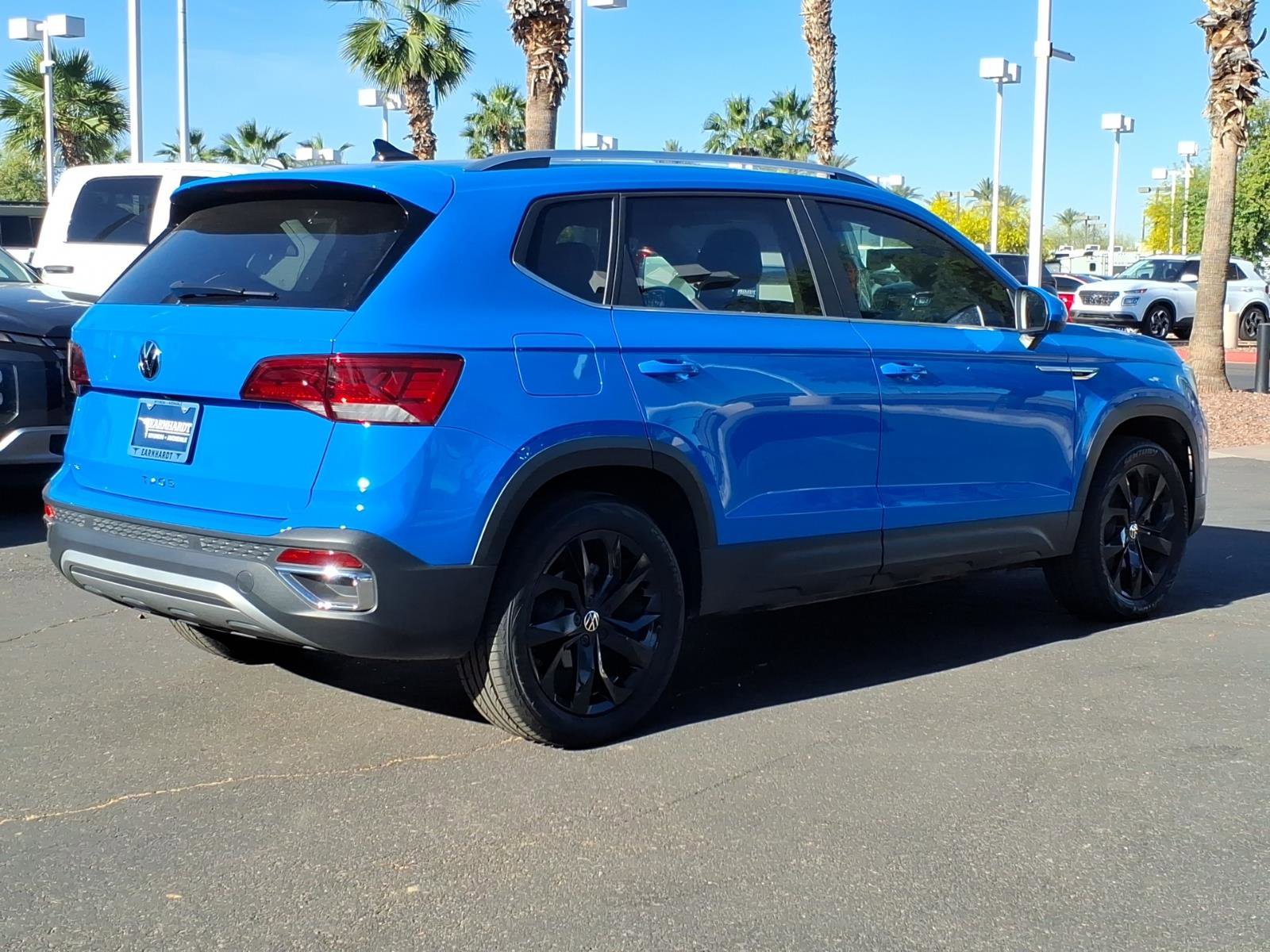 Used 2023 Volkswagen Taos SE w/ Panoramic Sunroof Package image 5