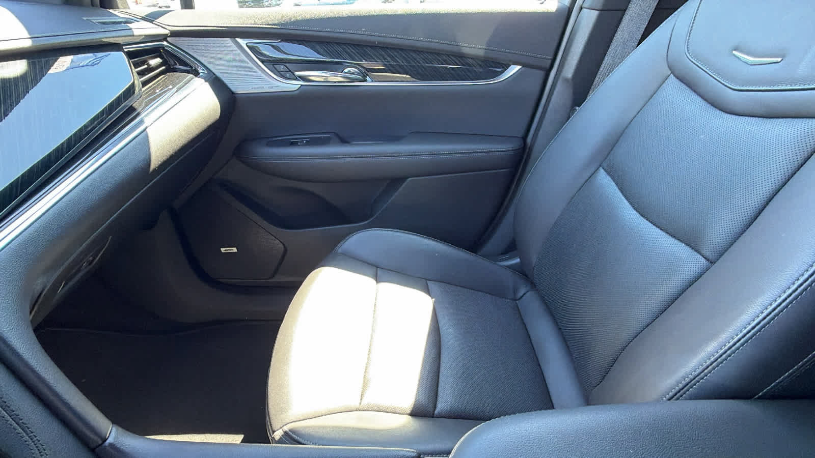 Used 2020 Cadillac XT6 Premium Luxury FWD image 12