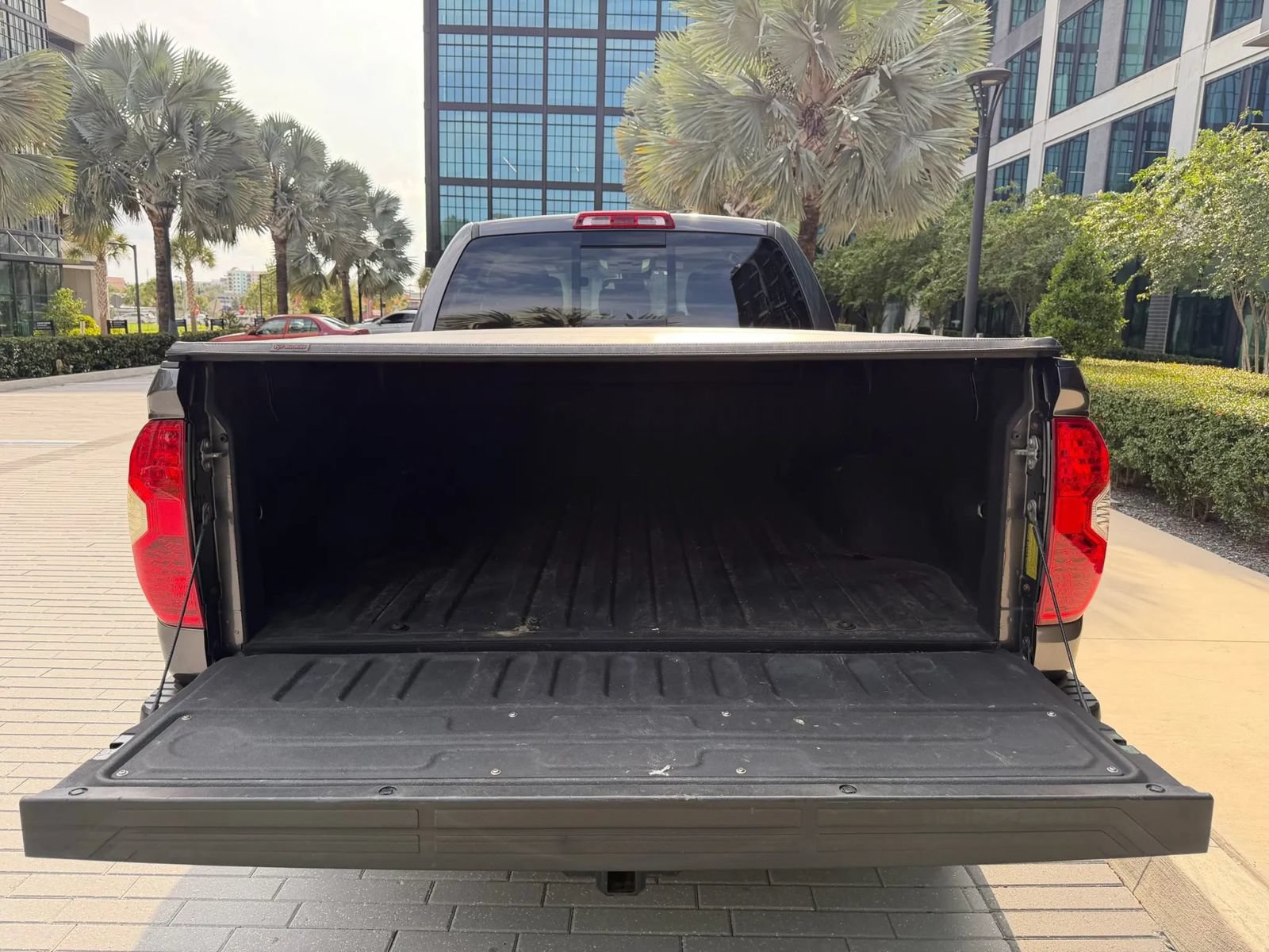 Used 2019 Toyota Tundra SR5 w/ Convenience Package AWD/4WD image 7