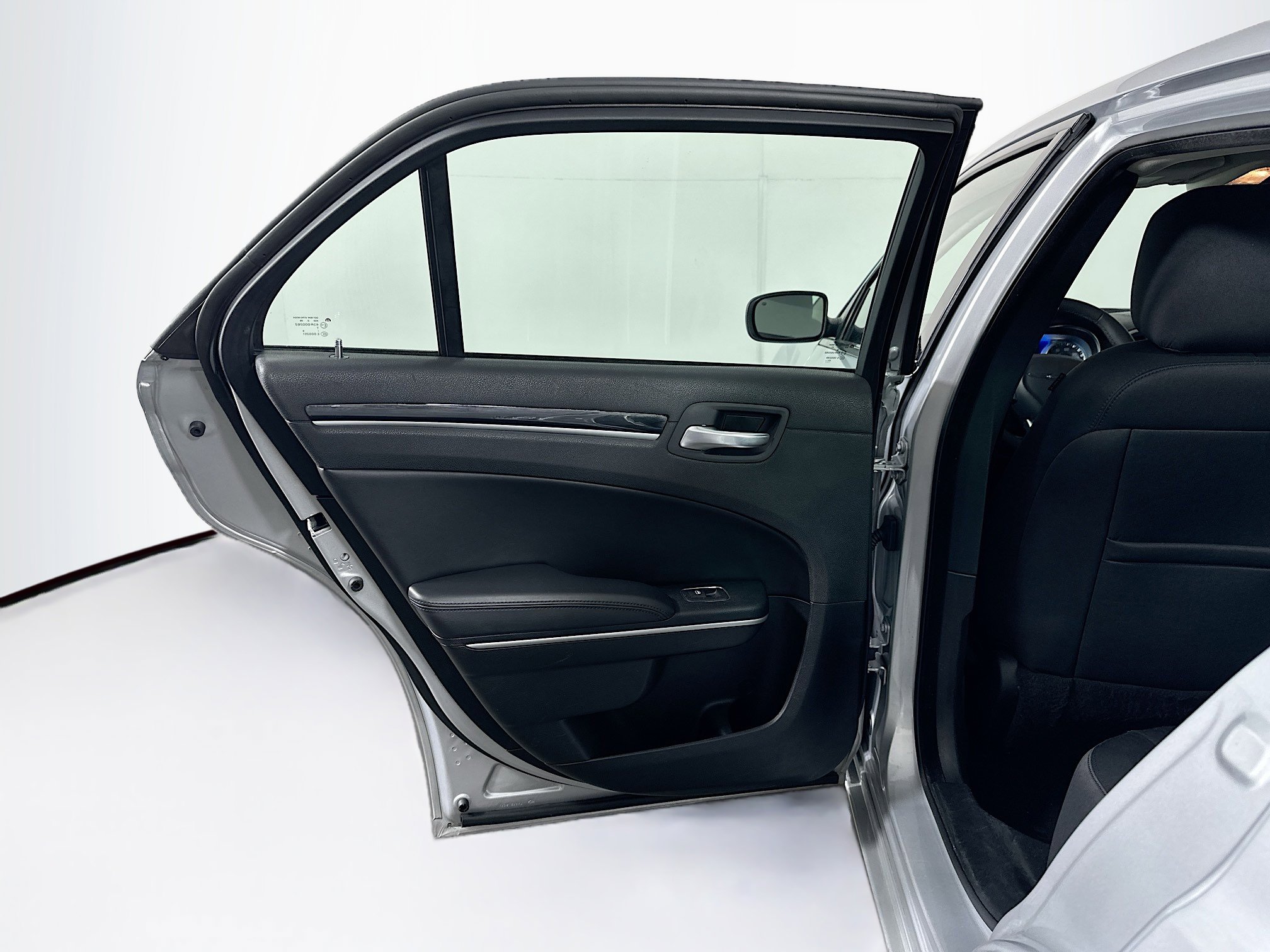 Used 2023 Chrysler 300 Touring w/ Sport Appearance Package image 25