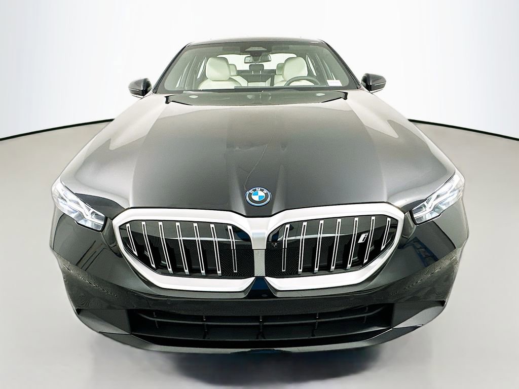 New 2026 BMW i5 eDrive40 w/ Premium Package image 2